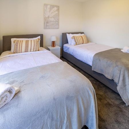 Chic 2-Bed Gem: Trust Arena Proximity - West Akl Apartment Auckland Ngoại thất bức ảnh
