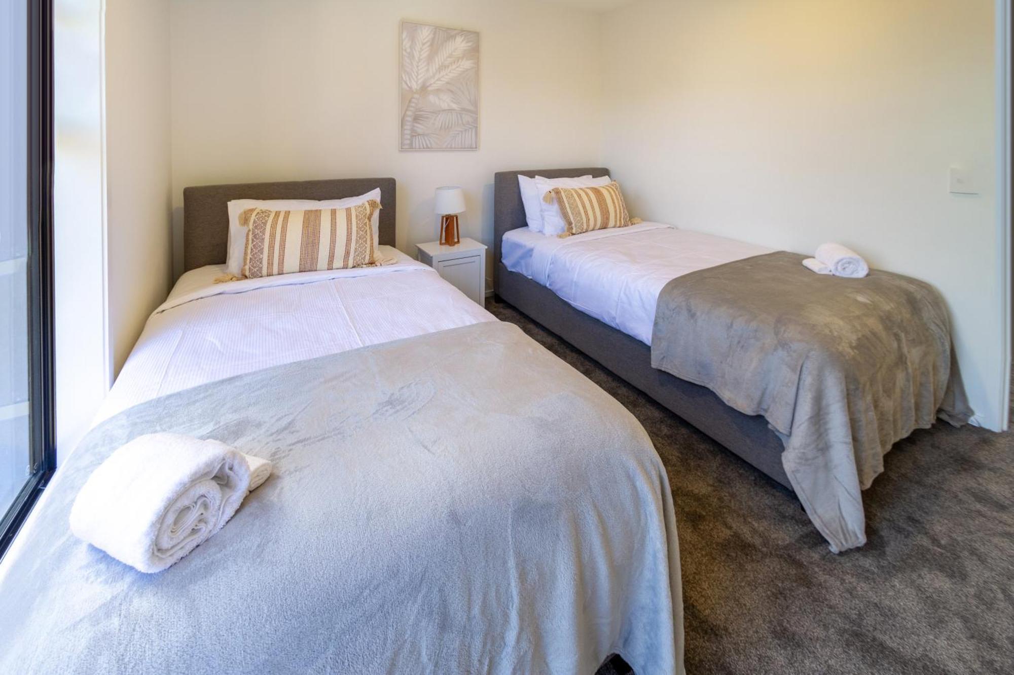 Chic 2-Bed Gem: Trust Arena Proximity - West Akl Apartment Auckland Ngoại thất bức ảnh
